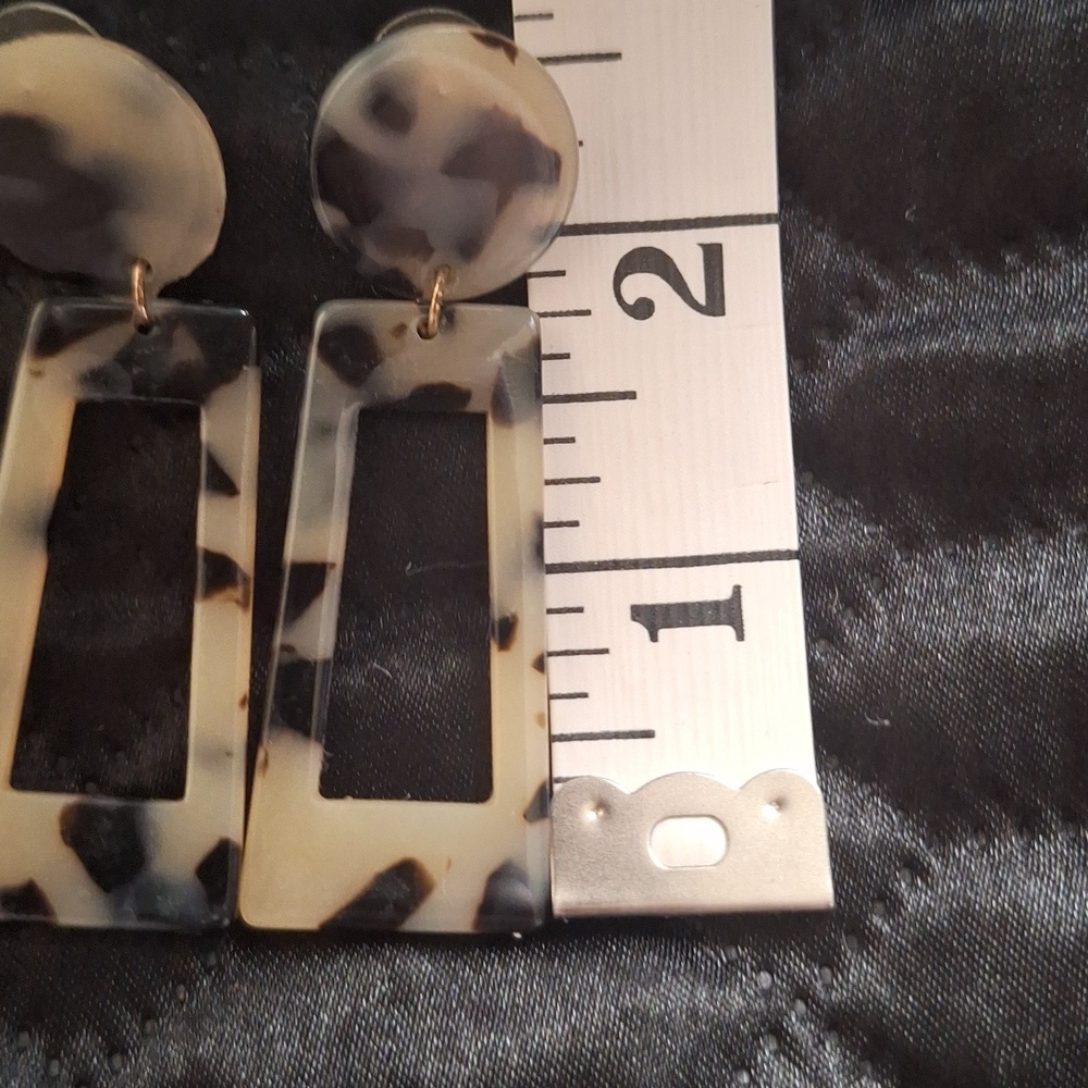 Retro, Light Tortoise Shell, Geometric, Rectangular, Resin, Drop Earrings - Picture 3 of 3